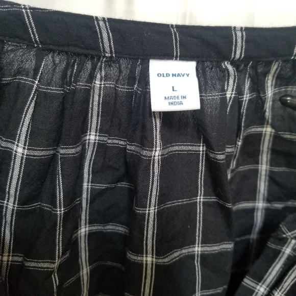 Old Navy Black and white blouse - Picture 3 of 5
